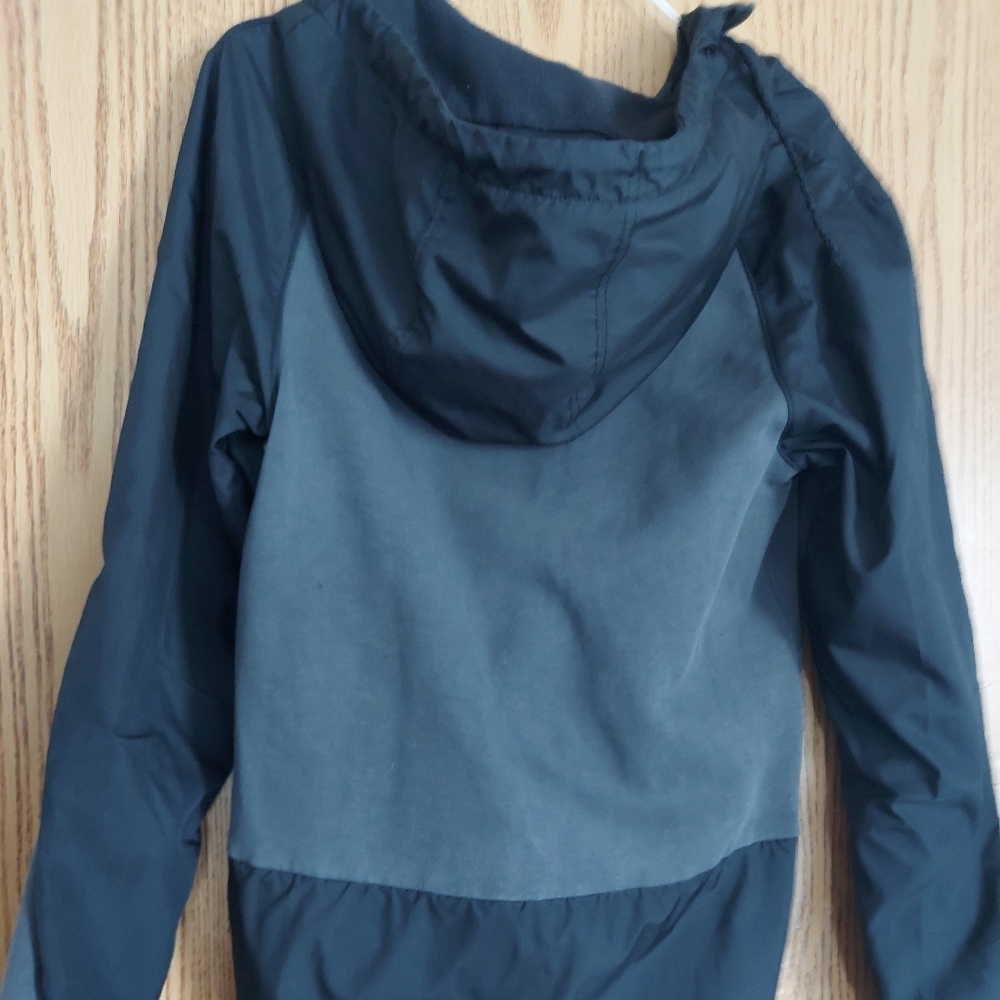 Nike. Jacket with hoodie. Big Boys Small. Black/Gray. - Picture 4 of 5